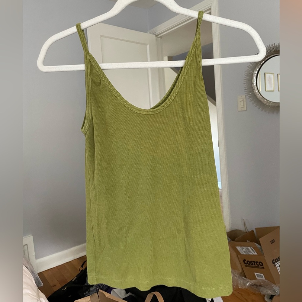 Universal Thread Green Tank